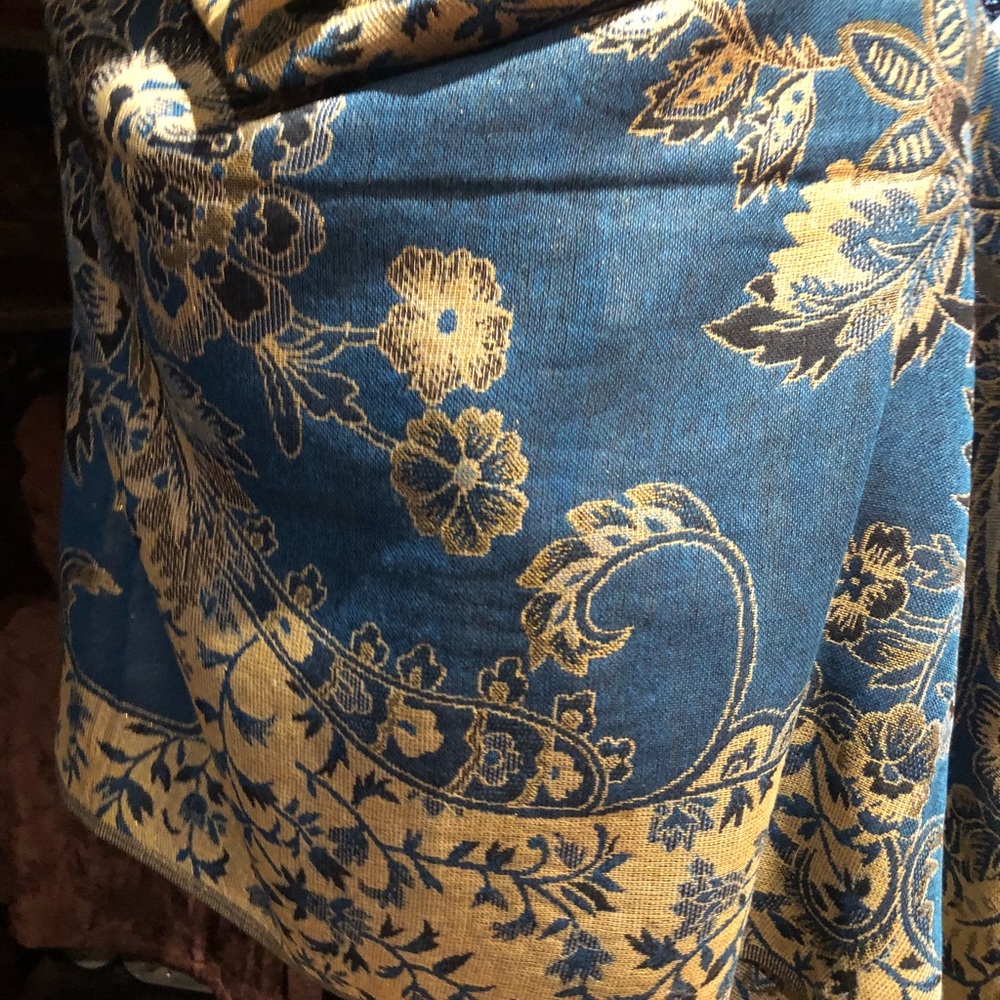 Vintage Style Blue paisley paisley pashmina shawl